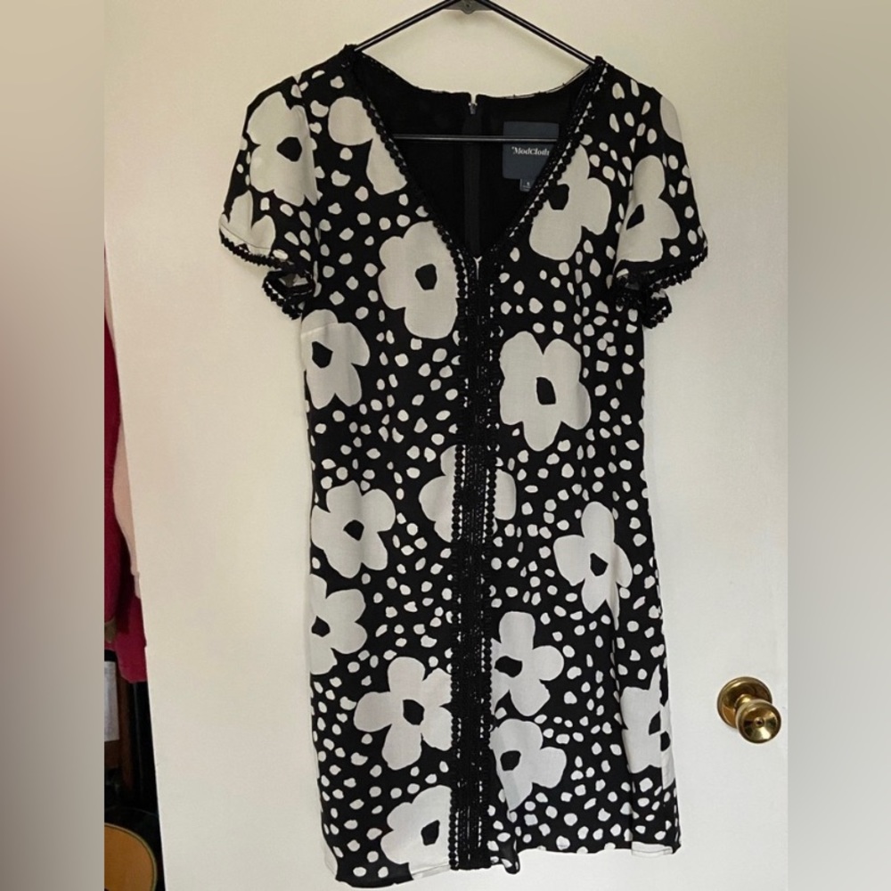 *60's ModCloth Playful Wildflowers Shift Dress Size Small